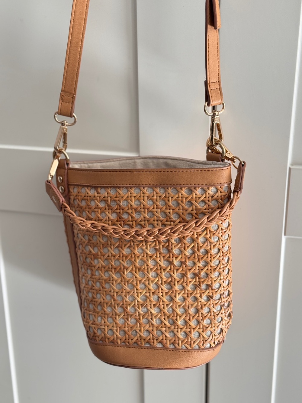 Tommy Bahama Tan Woven Bucket Bag crossbody raffia cane convertible straps